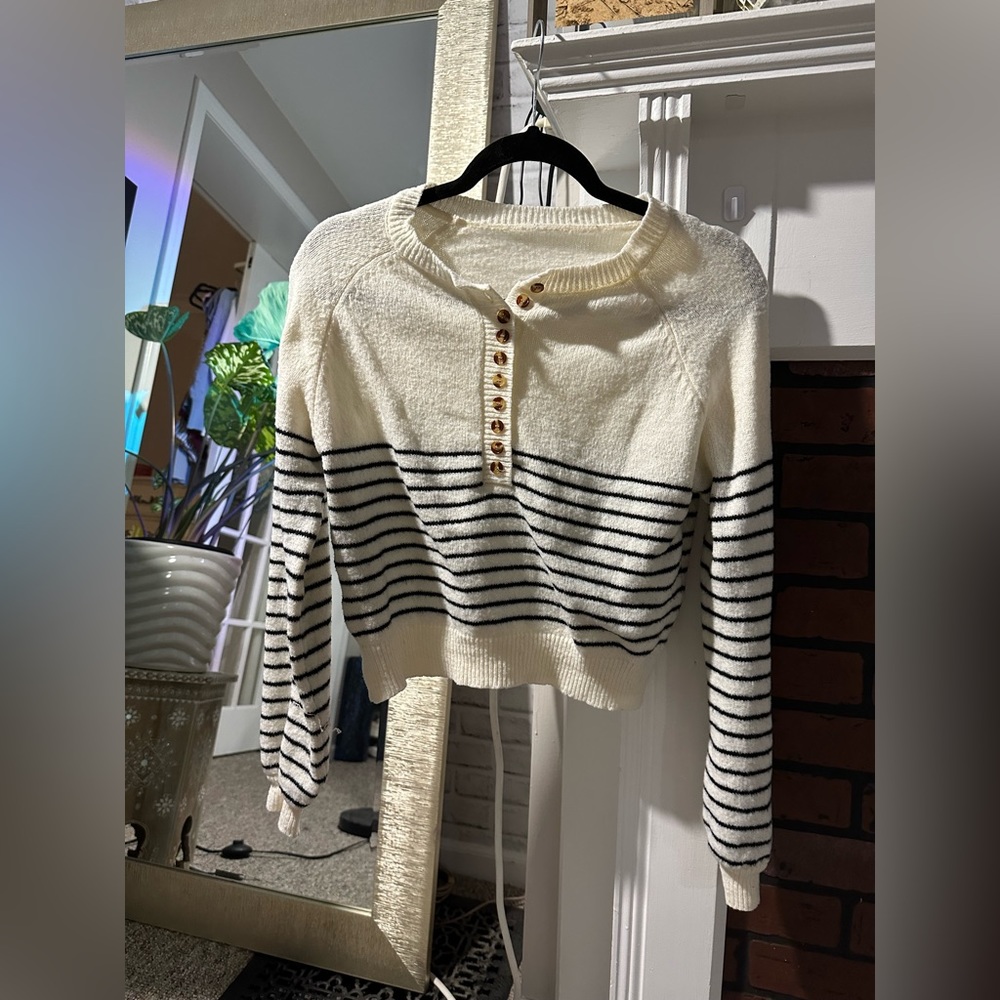 Cropped Cream Sweater with Stripes